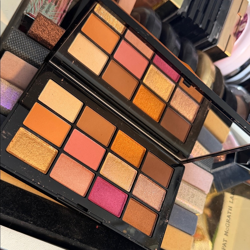 Eyeshadow Palette with Warm Tones
